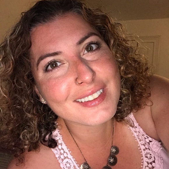 Meet your Posher, Amanda - Picture 1 of 1